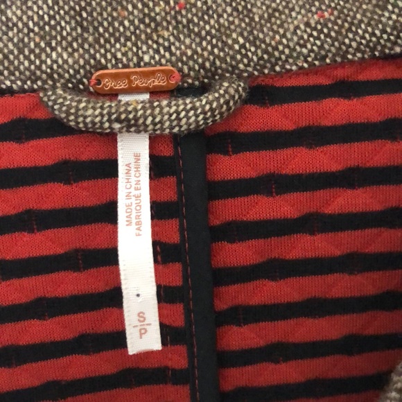 Buttoned jacket - Picture 3 of 3